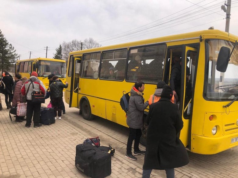 Сегодня удалось эвакуировать более 400 человек из Луганской области, - Гайдай 03