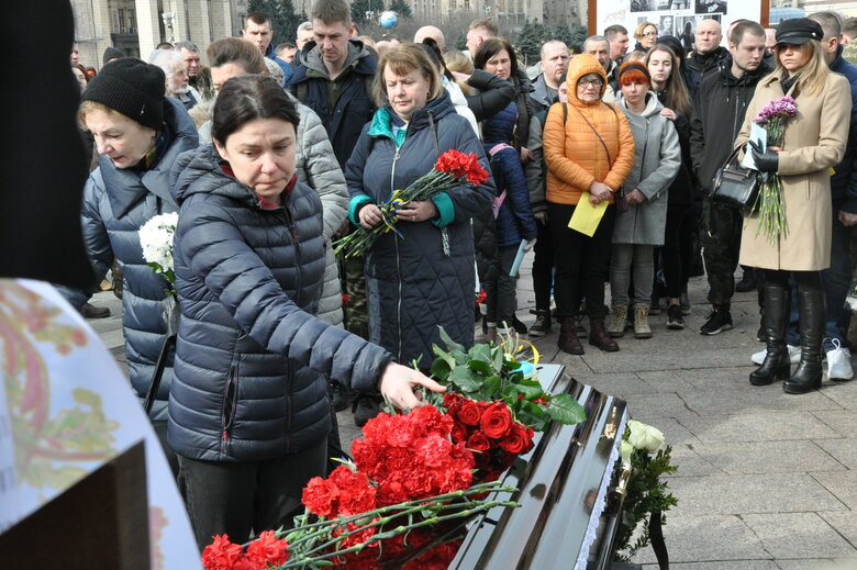 Із воїнами Олегом та Микитою Хомюками попрощалися у Києві: Батько та син загинули в бою проти окупантів під Бахмутом 07