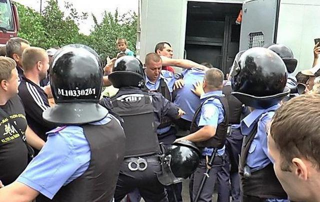 избиение самосуд полиция пытки