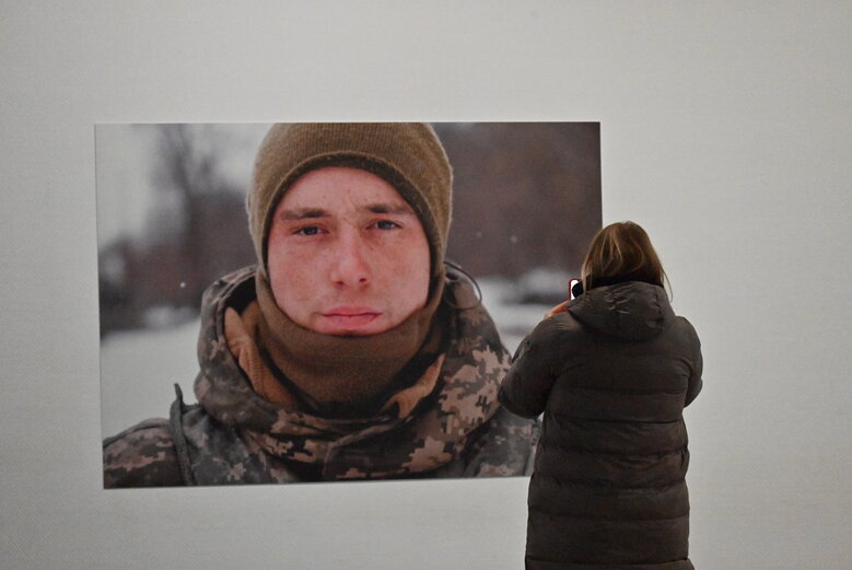 Выставка фотографий добровольца Владимира Миронюка (Джона), погибшего под Курдюмовкой в сентябре 2023 года 14