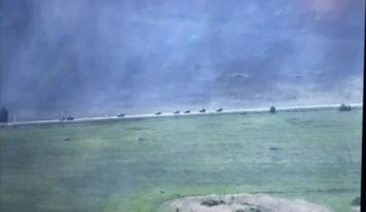 Колонна бронетехники и подразделения "Русского добровольческого корпуса" заходят в Грайворон Белгородщины. ВИДЕО