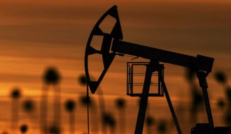 Наслідки ударів України: Росія вимушено скорочує видобуток нафти до мінімуму за 6 років