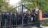 Віряни УПЦ МП біля Свято-Михайлівського храму в Черкасах