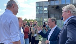 Дуже важливо зберегти і навіть посилити санкції проти Російської Федерації, - лідер "УДАРу" Кличко зустрівся із лідером ХДС/ХСС Лашетом. ФОТОрепортаж