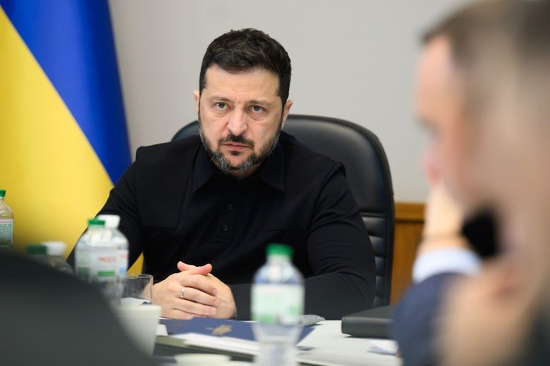 Зеленський зібрав Ставку: обговорювали захист залізниці, АЗС та логістики