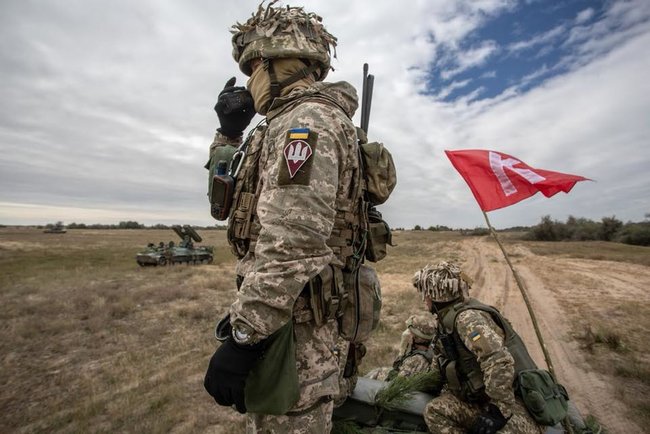 Airborne assault troops reservists ready to defend Ukraine at any time upon refresher training completion, - Poroshenko 08