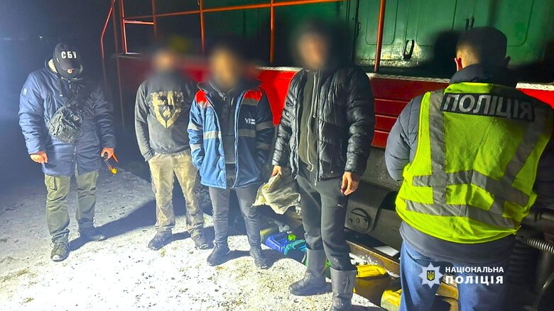 На Прикарпатті викрили схему розкарадання дизпалива