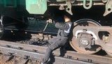 На Закарпатье пограничники обнаружили "примагниченные" к товарным вагонам контрабандные сигареты. ФОТО