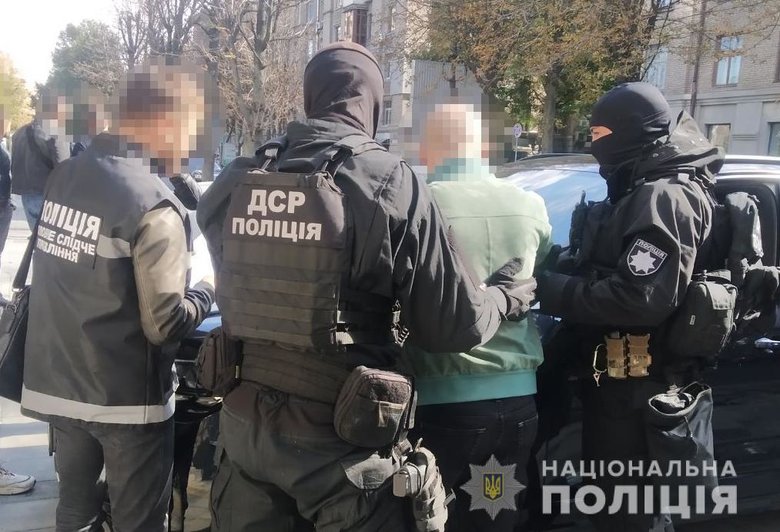 Поліцейські затримали учасника міжнародної шахрайської схеми з інвестиціями: сума завданих громадянам збитків - 10 млн євро 03