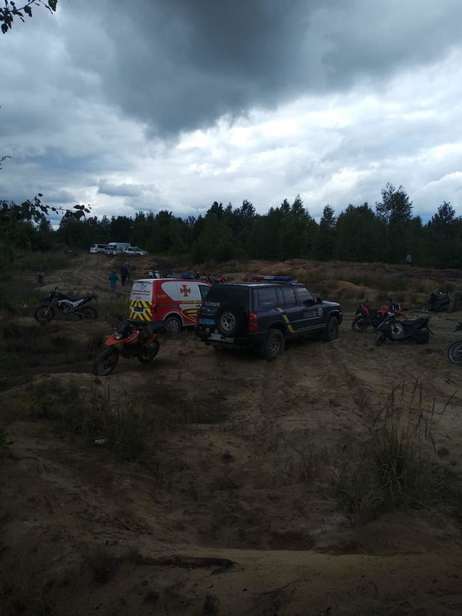 Зсув піску в карєрі на Рівненщині: рятувальники знайшли тіло другої дитини 04
