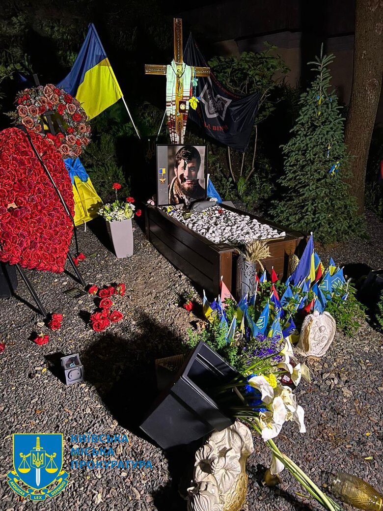 Вандалізм на могилах Да Вінчі, Джуса та Петриченка