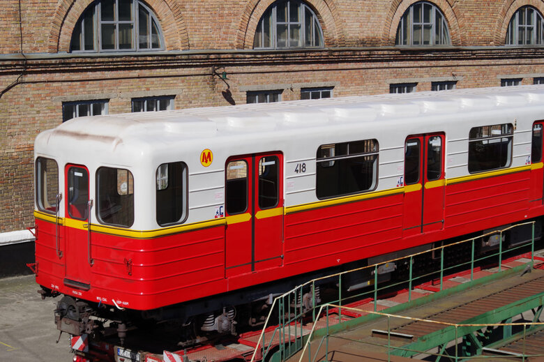 Київський метрополітен отримав ще 6 вагонів метро від Варшави 02