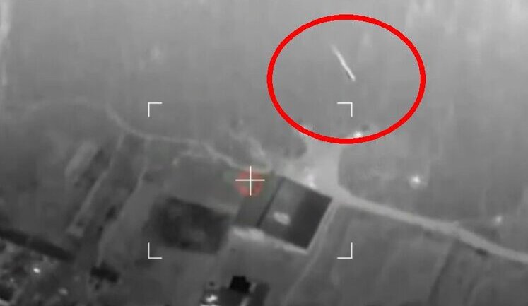 РСЗВ "HIMARS" влучає касетним боєприпасом по рембазі російських морпіхів із 155-ї бригади. ВIДЕО