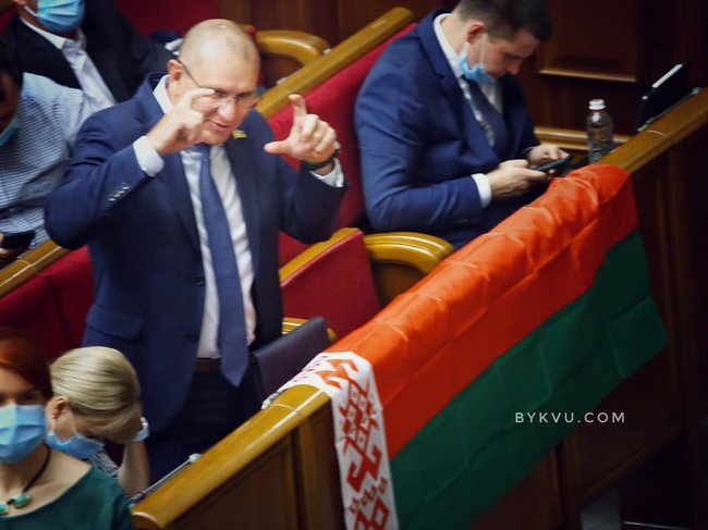 Слуга народа Шевченко угрожает парламентскому фотокорру Доброносову: Держись за балкон, не упади 01