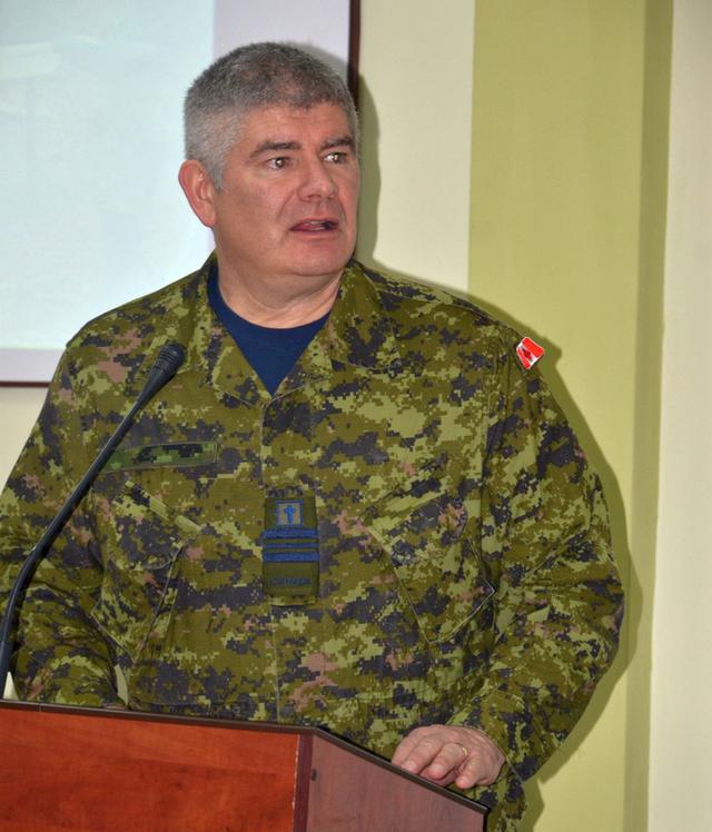 "Бог і Україна": в Нацакадемії сухопутних військ почалися пілотні курси з підготовки військових капеланів 08