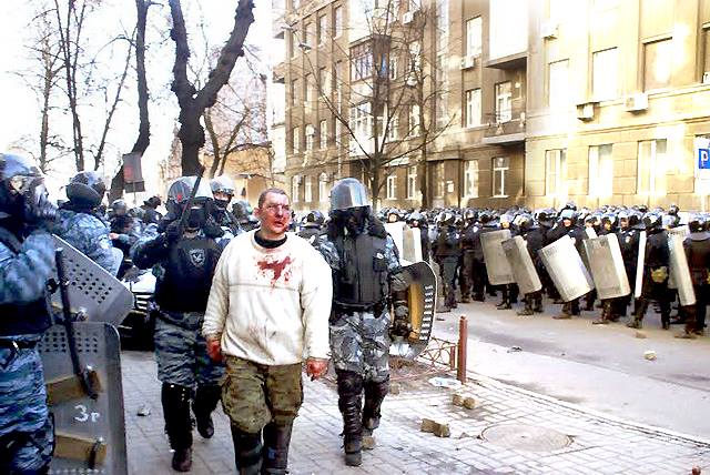 Дело экс-командира львовского Беркута Пацеляка: Удалось найти активиста, избитого 18 февраля 2014, сегодня он даст показания 01