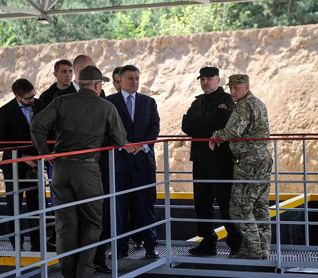 Відкрито шут-хаус для відпрацювання спецпризначенцями прийомів зі звільнення приміщень від озброєних злочинців 05