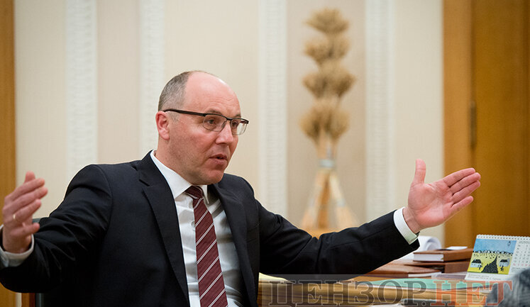 Переслідувати Порошенка за Харківські угоди в той час, як їхні автори співпрацюють із партією владою - абсурд, - Парубій