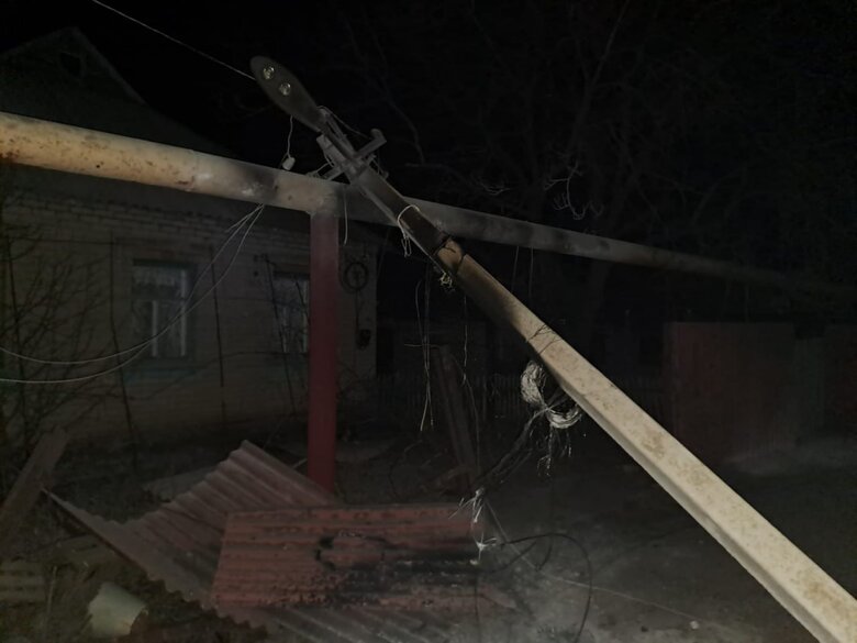 Росіяни обстріляли Часів Яр. Горить школа та будинки 04