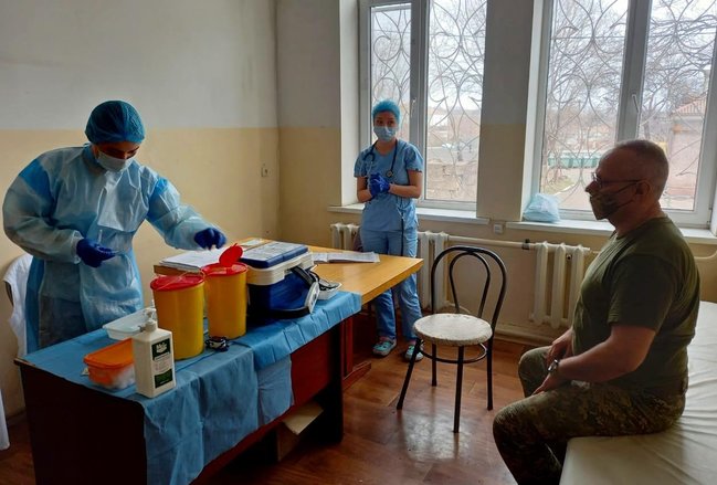 Хомчак вакцинувався проти COVID-19 у зоні ООС 02