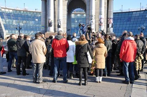 На Майдані Незалежності відбулася церемонія прощання з померлим бійцем Айдару Олександром Царенком 05