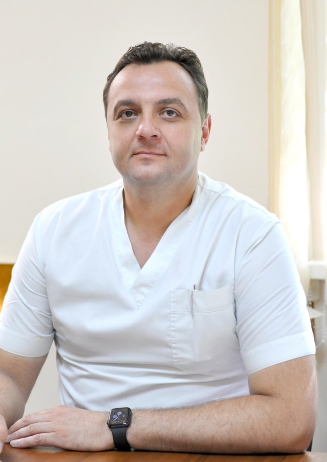 Ковід призводить до величезних змін у крові. Люди мають тромбоемболії, інфаркти міокарда, інсульти. Смертність висока. Раніше таких змін вірус не давав, - лікарі опорних лікарень Коломиї і Чернівців про боротьбу з ковідом 04