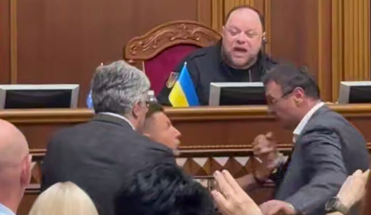 Parliamentary rostrum is being blocked in Verkhovna Rada. VIDEO