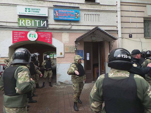 Полиция заблокировала офис ОУН в Киеве 01