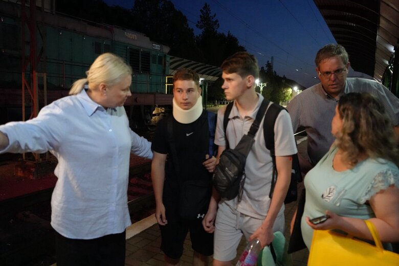 В Україну повернулась перша група постраждалих у ДТП у Франції