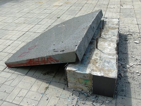 Вандали зруйнували памятний знак Воїнам АТО в Попасній 01