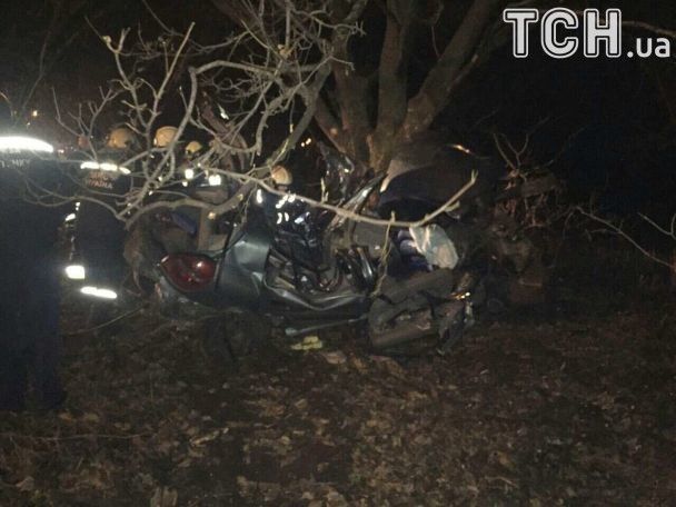Автомобиль смяло, как жестянку: в кровавом ДТП под Каменским погибли четверо подростков, еще один госпитализирован 02 Автомобиль смяло, как жестянку: в кровавом ДТП под Каменским погибли четверо подростков, еще один госпитализирован 02