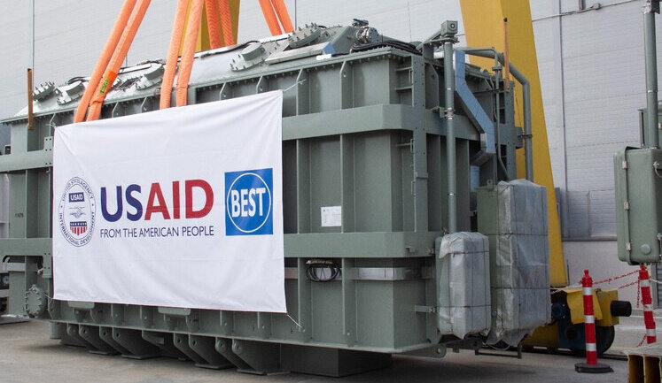 Ukraine receives two powerful autotransformers from USA. PHOTO