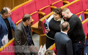 Листування Купрія про яхту, обійми Лозового і Бахтєєвої, черга до Гройсмана, - день роботи ВР 22 березня. ФОТОрепортаж