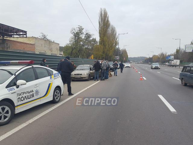 На Столичном шоссе в машине на обочине нашли труп мужчины 02 На Столичном шоссе в машине на обочине нашли труп мужчины 02