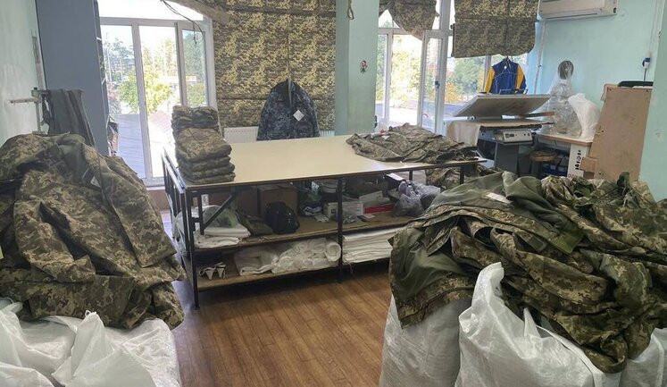 Неякісні куртки для ЗСУ на 35 млн грн: повідомлено про підозру директору швейної фабрики. ФОТОрепортаж