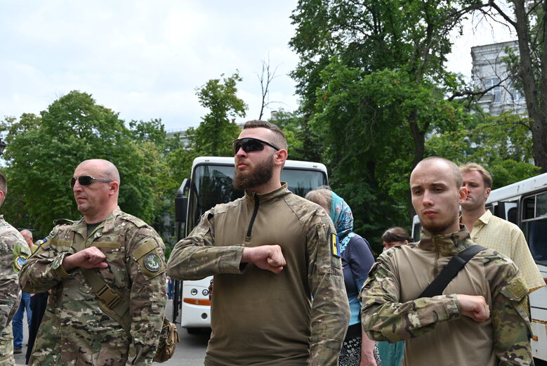 У Володимирському соборі попрощалися із загиблим у боях за Україну воїном Микитою Оптимістом Красновідом 14