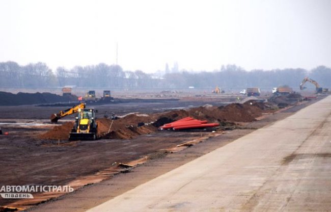 Новая взлетно-посадовная паолоса аэропорта Одесса готова почти наполовину 01