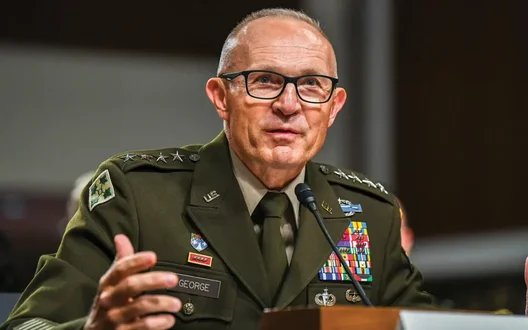 Глава Пентагону звільнив начальника штабу армії США