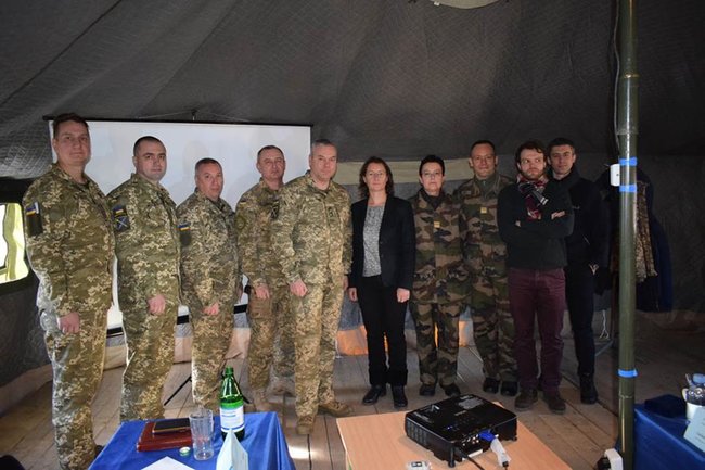 Посол Франції Дюмон побувала в зоні ООС 03