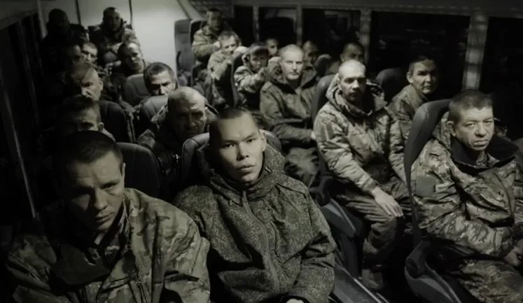 Украина в 2026 году ежемесячно берет в плен на 100 россиян больше, чем РФ, - Коордштаб