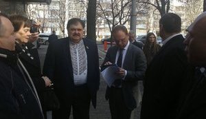 Нардепы от оппозиции пытаются прорваться к Пшонке. ФОТО