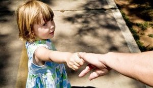 Почти 93% детей-сирот устроены в семейные формы воспитания, - Минсоцполитики
