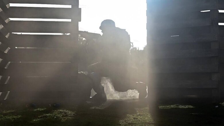 Ukrainian soldiers practice offensive and defensive actions in Britain 06