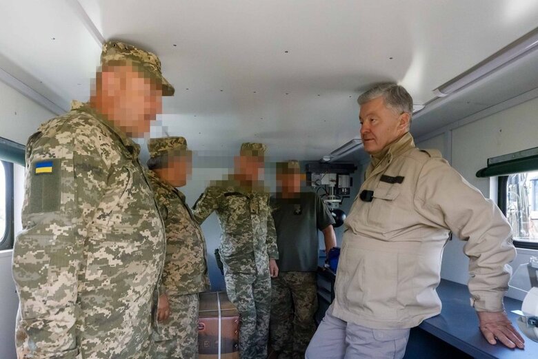 Порошенко передав допомогу воїнам ППО та військової авіації
