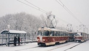 Heavy snowfall covered Kyiv causing enormous traffic jams, car accidents, and blocked streets. PHOTOS