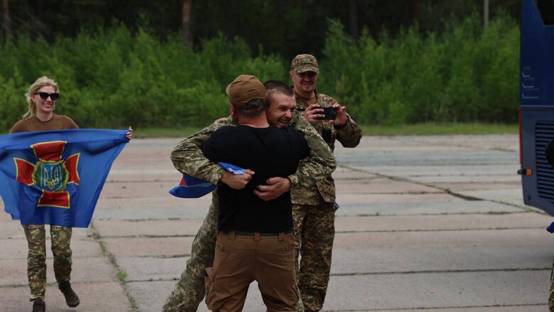 On 24 May, another 307 Ukrainian servicemen returned to Ukraine from Russian captivity.