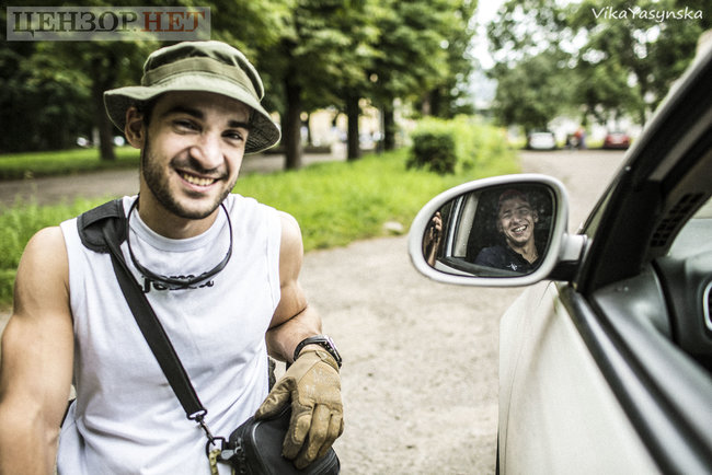 Мне в спину прилетело еще 4 пули: лежишь и не веришь, что жив, потому что помнишь, что тебя просто расстреляли, - рассказ двоих друзей-десантников о своей жизни без возможности ходить после тяжелых ранений 04