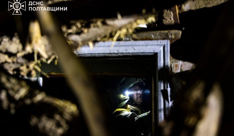 Последствия атаки на Полтавскую область: разрушен дом, женщина спасена из-под завалов. ФОТОРЕПОРТАЖ