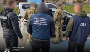 На Хмельниччині затримали чоловіка, який вимагав $6 тис. за "зняття з розшуку" в системі "Оберіг". ФОТОрепортаж