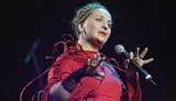 Катамадзе відмовилася від концертів у РФ. "Яндекс" і "ВКонтакте" у відповідь заборонили, а пізніше видалили її треки